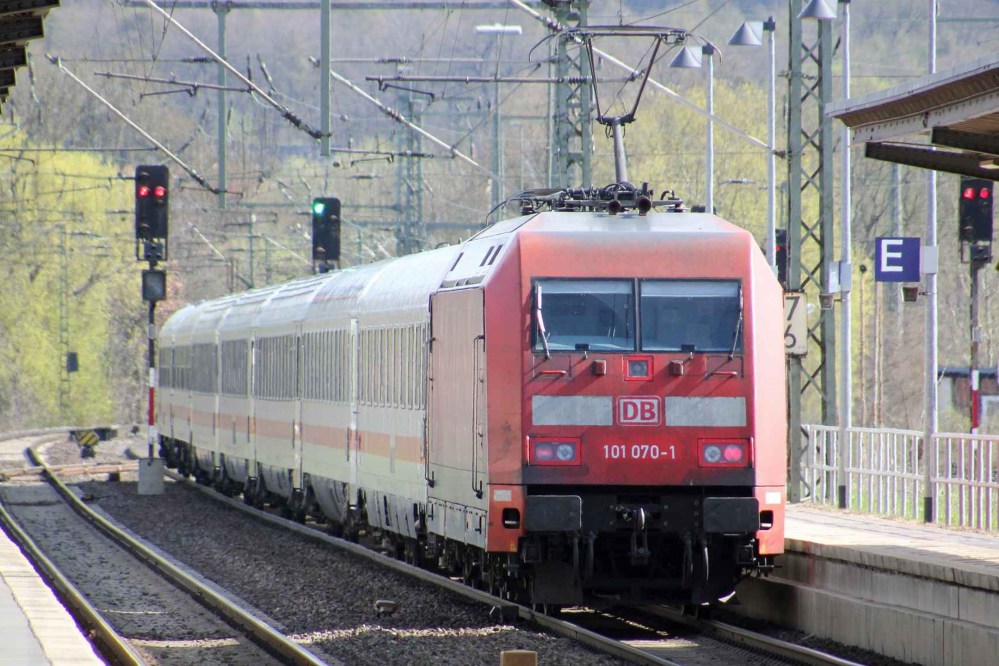 deutsche-bahn-intercity-train